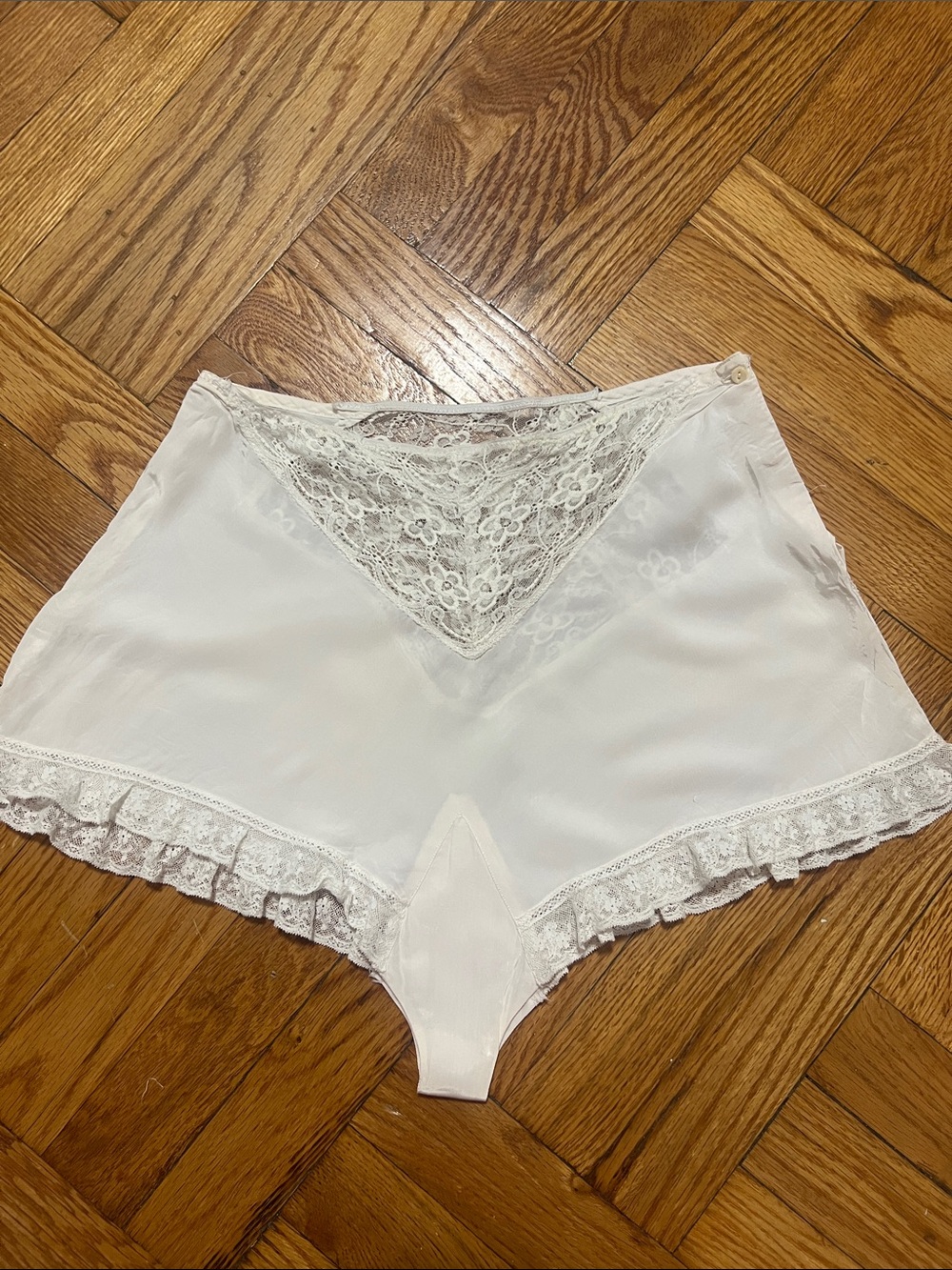 ArtDeco Lace-Trim High-Waist Satin underwear Shorts - White/ cream